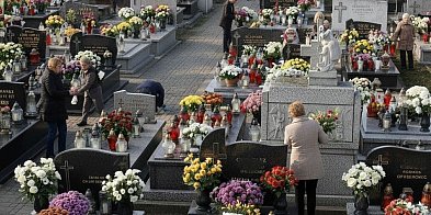 Wszystkich Świętych: Uwaga na złodziei na cmentarzach-213674