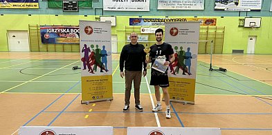 Podwójny triumf Magnusa. Raz solo, raz z ojcem