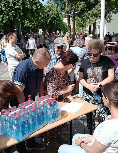 Spór wokół szpitala. Mieszkańcy zbierają podpisy pod referendum. Zarząd się broni