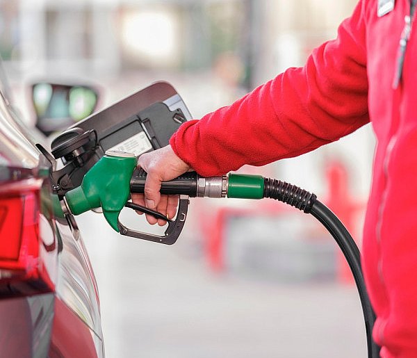 Nowy rok, droższe tankowanie. Państwo podnosi opłatę paliwową-214355