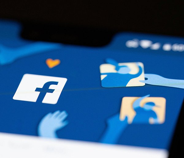 Właściciel Facebooka i Instagrama ma kłopoty