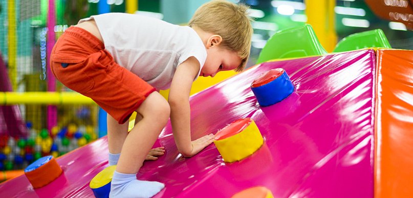 Zostawiasz dziecko w sali zabaw? Nie wszędzie jest bezpiecznie