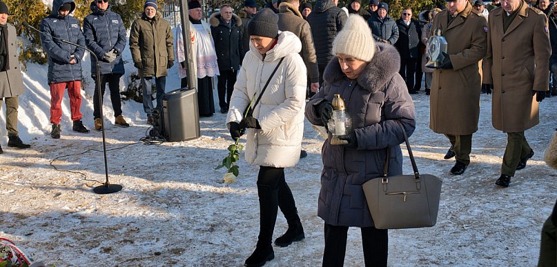 Mławianie upamiętnili ofiary niemieckich zbrodniarzy na Kalkówce