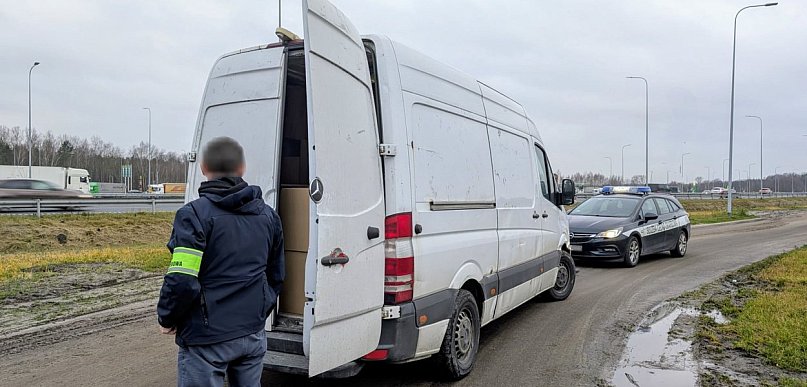 Nielegalny towar wart milion. Przemytnik złapany na autostradzie