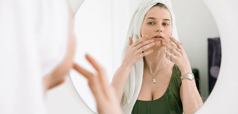 Nadmierna widoczność naczyń i zaczerwienienia po mikrourazach skóry