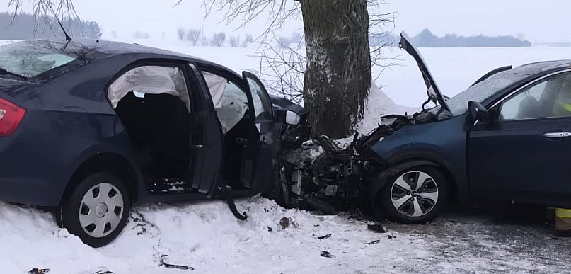 Mława: Czołowe zderzenie dwóch aut