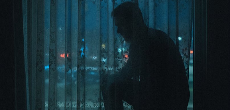 Zgasił światło i schował się za firanką. Akcja na osiedlu