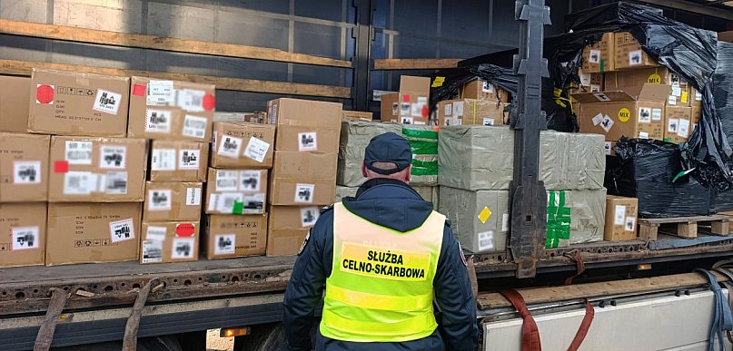 Gigantyczna kontrabanda na Mazowszu. Zatrzymano transport wart miliony
