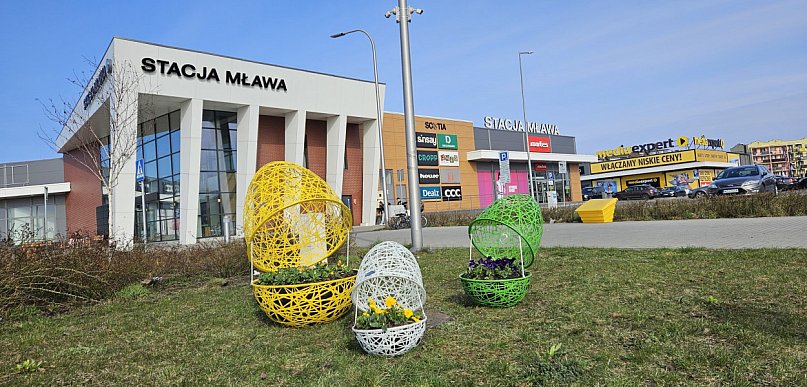 Mława w objęciach wiosny. Wielkanocne ozdoby w mieście