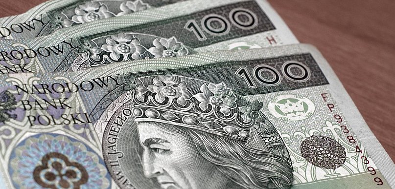 Państwo dopłaca 240 zł. Pieniądze właśnie trafiają na konta Polaków