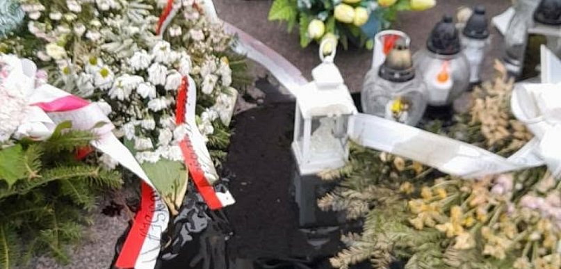 Sprofanowany pomnik Jana Pawła II. Duchowni odsłaniają szczegóły