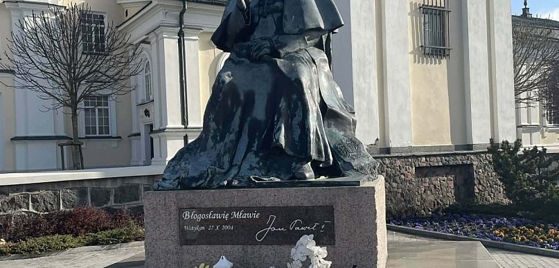 Zatrzymali podejrzanego o dewastację pomnika Jana Pawła II