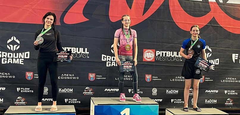 Husaria z medalami. Marcel ze złotem, dziewczęta ze srebrem