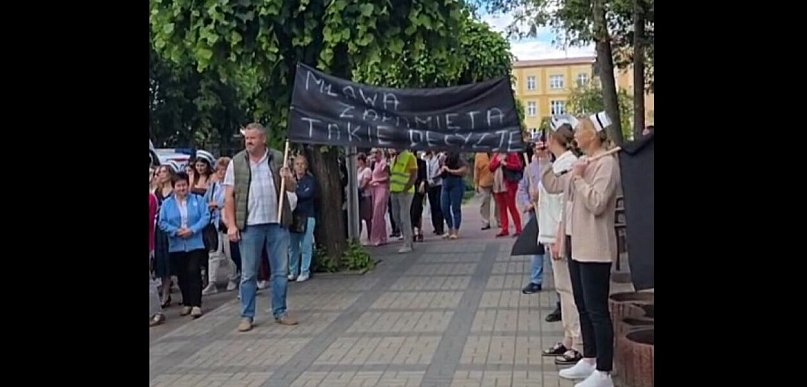 Przemarsz i referendum. „Zwolnią” radę i starostę w obronie szpitala?