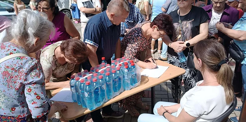 Protest w Mławie. Mieszkańcy: "Wyjdź do nas panie starosto"