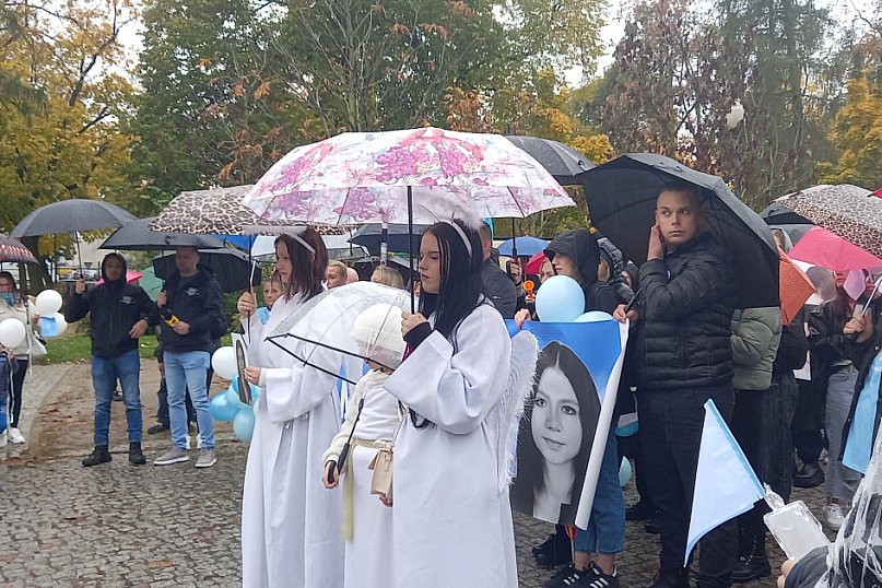 Nawet niebo płakało podczas Marszu Białych Aniołów w Mławie pamięci Mai Kowalskiej