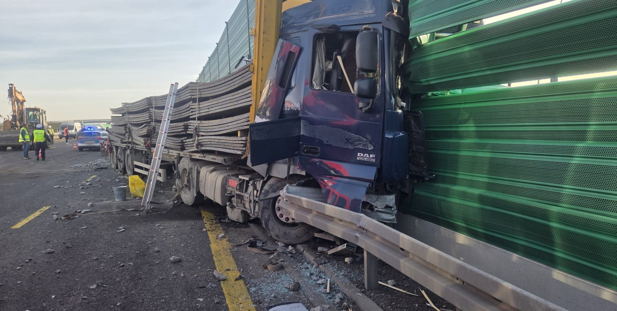 Mazowsze. Wypadek ciężarówki a drodze krajowej nr 7