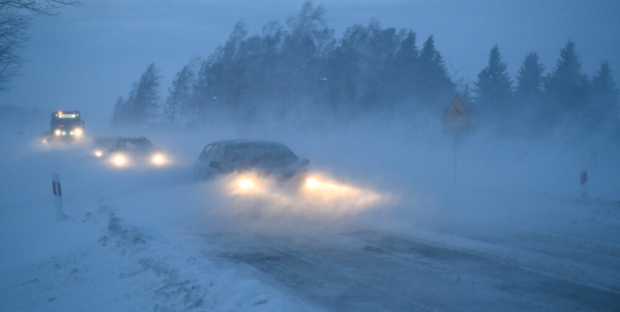 W nocy w całym kraju spadnie śnieg; IMGW ostrzega przed zamieciami śnieżnymi na pó