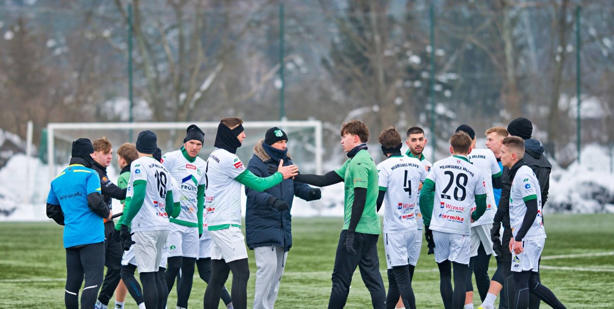 Testowani i debiutant.  Wygrany sparing, trzech nowych graczy