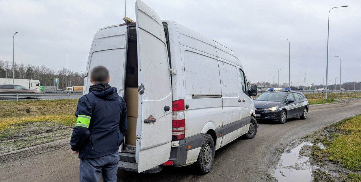 Nielegalny towar wart milion. Przemytnik złapany na autostradzie