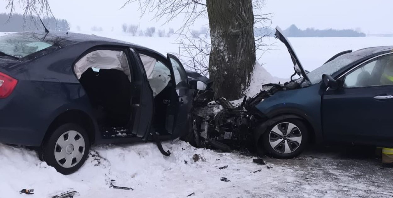 Mława: Czołowe zderzenie dwóch aut