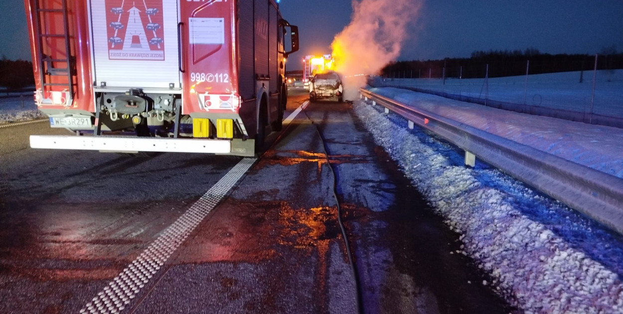 Mława. Samochód w płomieniach na siódemce