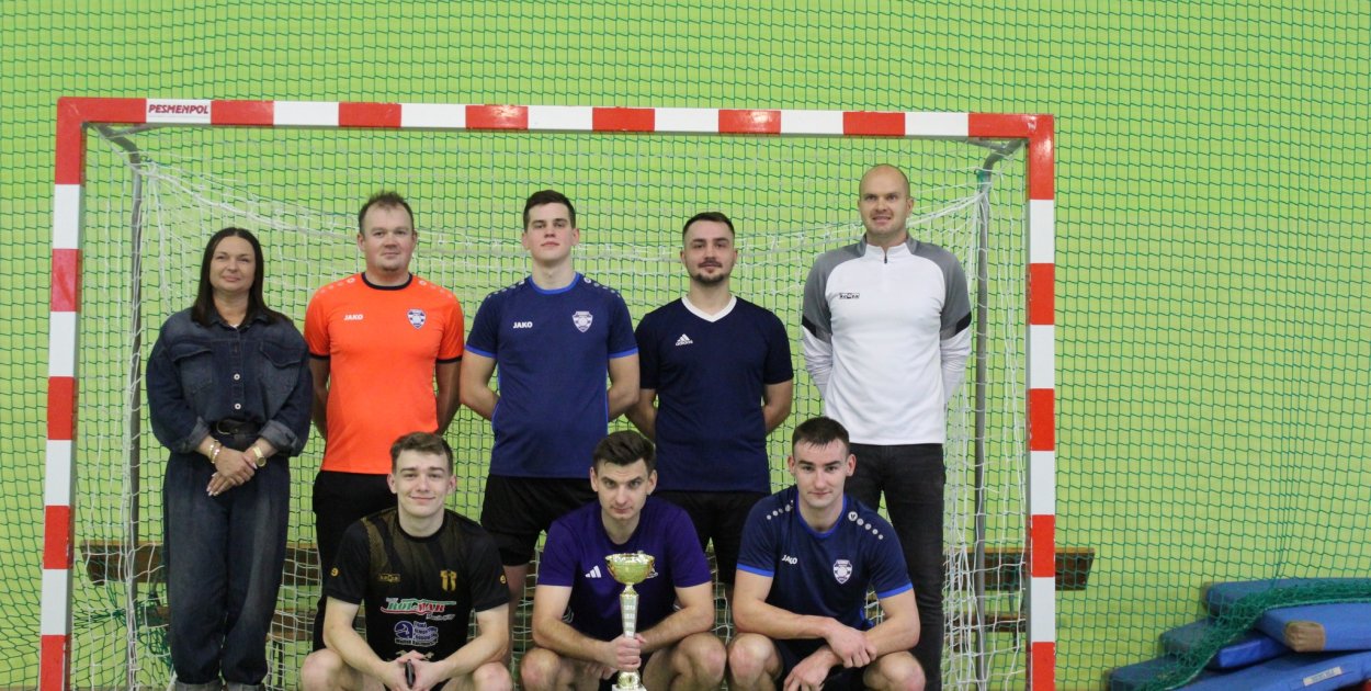 Kosmos znowu najwyżej. Czarnego konia nie brakowało