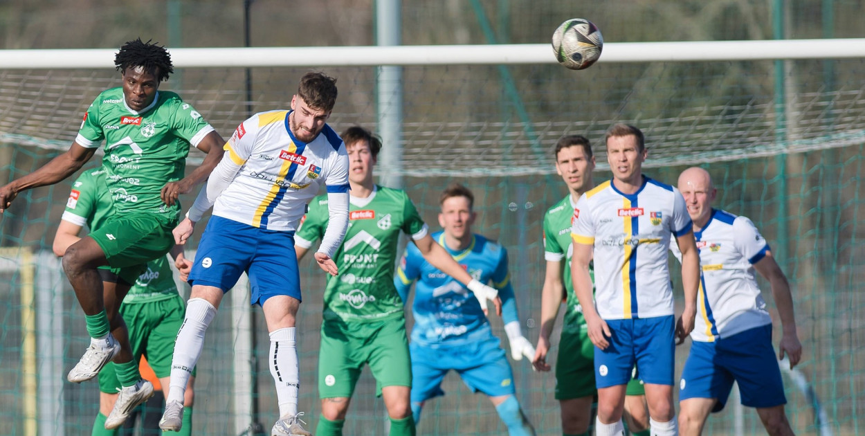 Gonili, dogonili, ale nie przegonili. Z beniaminkiem na remis