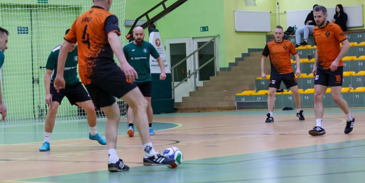 Rogalski z koroną. Trzy dublety ZTiR-u, walkower mistrzów