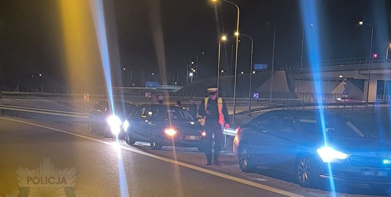 Nielegalny wyścig audi i skody na ekspresowej  S7