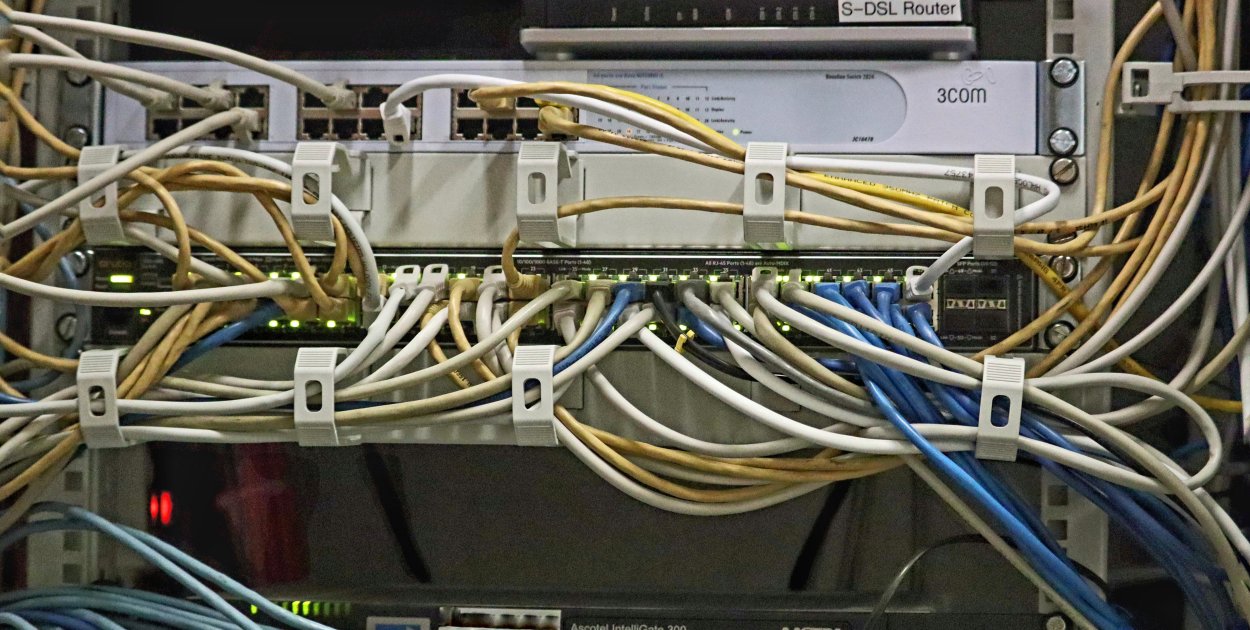 Spójne rozwiązania IT dla firm od codziennej obsługi po serwerownię