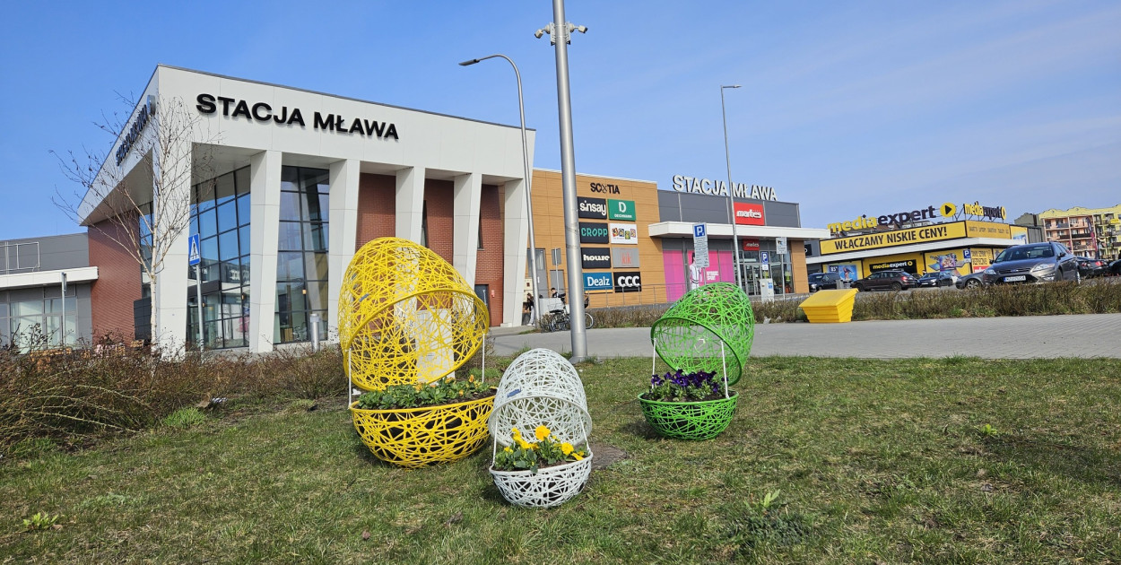 Mława w objęciach wiosny. Wielkanocne ozdoby w mieście