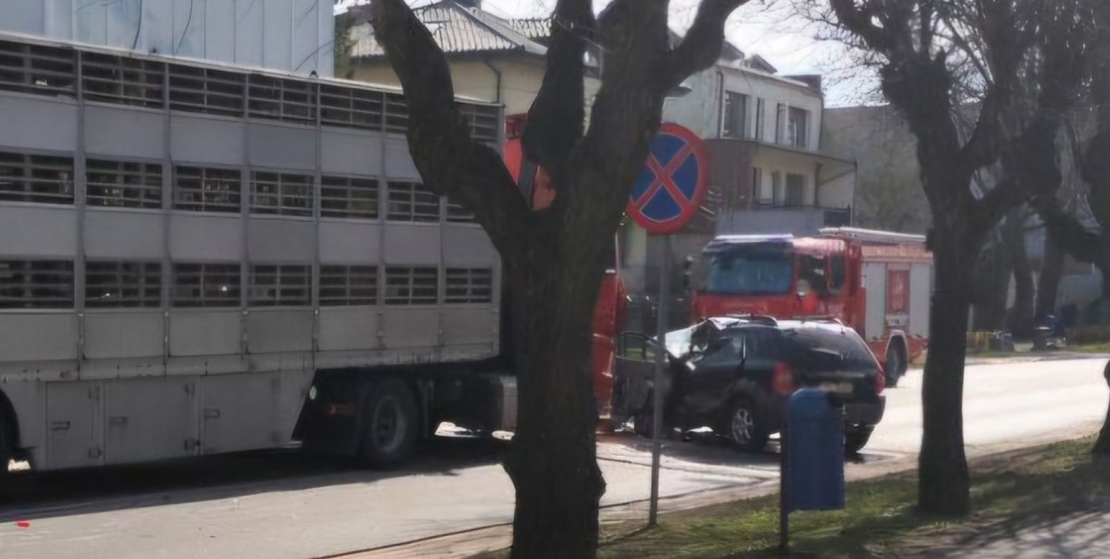 Z OSTATNIEJ CHWILI. Wypadek na skrzyżowaniu w centrum Mławy