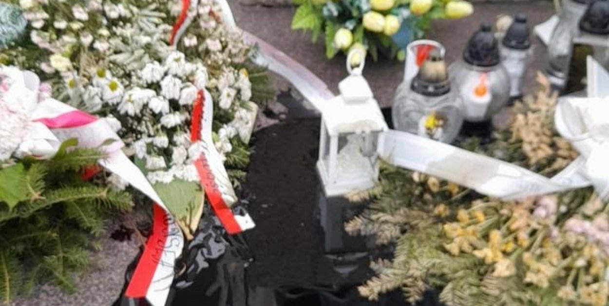 Sprofanowany pomnik Jana Pawła II. Duchowni odsłaniają szczegóły