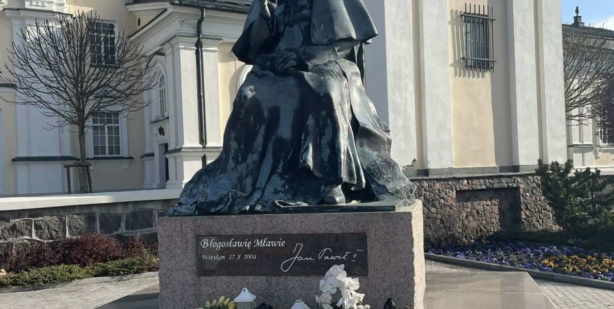 Zatrzymali podejrzanego o dewastację pomnika Jana Pawła II