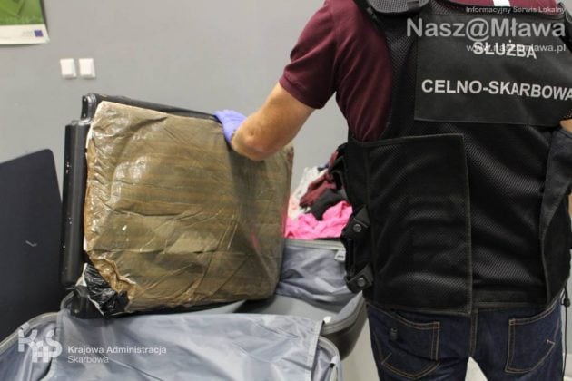IMG 1 Podwójne dno walizki Holenderki z pakietami heroiny