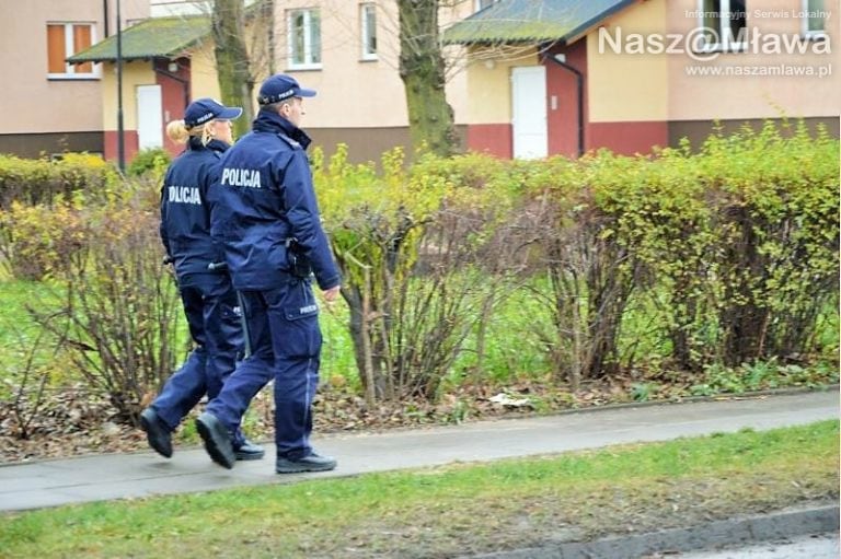 U SĄSIADÓW: Zwłoki 44-latki znalezione na klatce schodowej