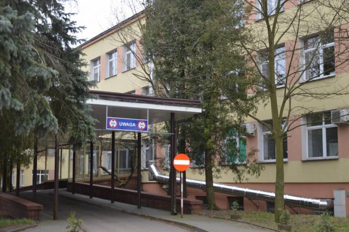 Wejście do szpitala w Mławie
