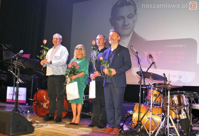 Grażyna Auguścik i Kuba Stankiewicz Trio na scenie w Mławie
