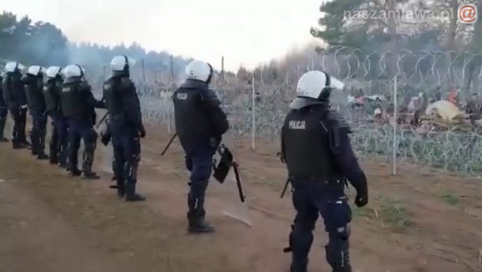 Polska policja na granicy.