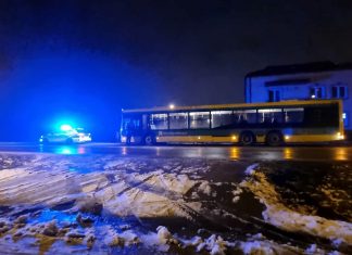 autobus na drodze