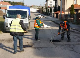 naprawa ubytków na jezdniach w Mławie