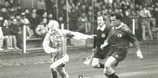 podczas meczu pomiędzy ,,Mławianką” Mława a Legią Warszawa, który został rozegrany 23 października 1993 roku w Mławie z okazji 70-lecia ,,Mławianki”.