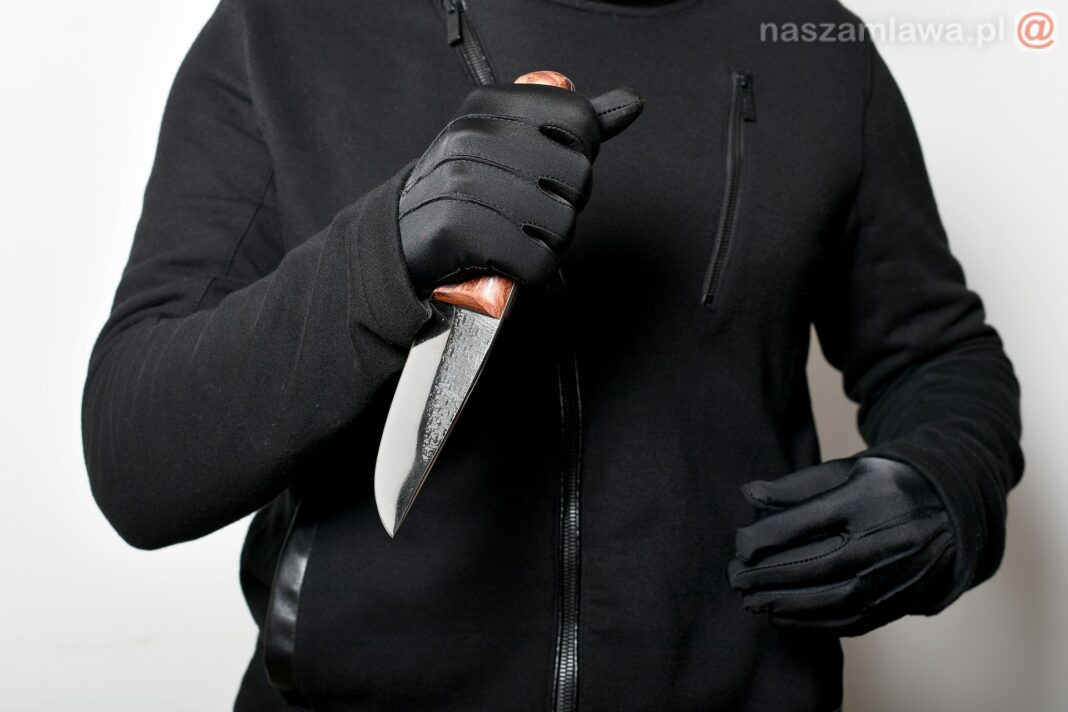 mężczyzna z nożem