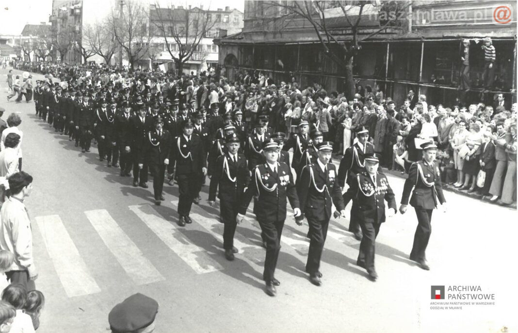 Fotografia ze strażackich obchodów przechowywana w zasobie Oddziału w Mławie