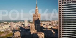 Kadr z filmu z pałacem kultury w Warszawie