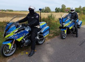 policjanci na motorach