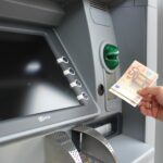 pieniądze z bankomatu