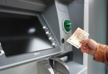 pieniądze z bankomatu
