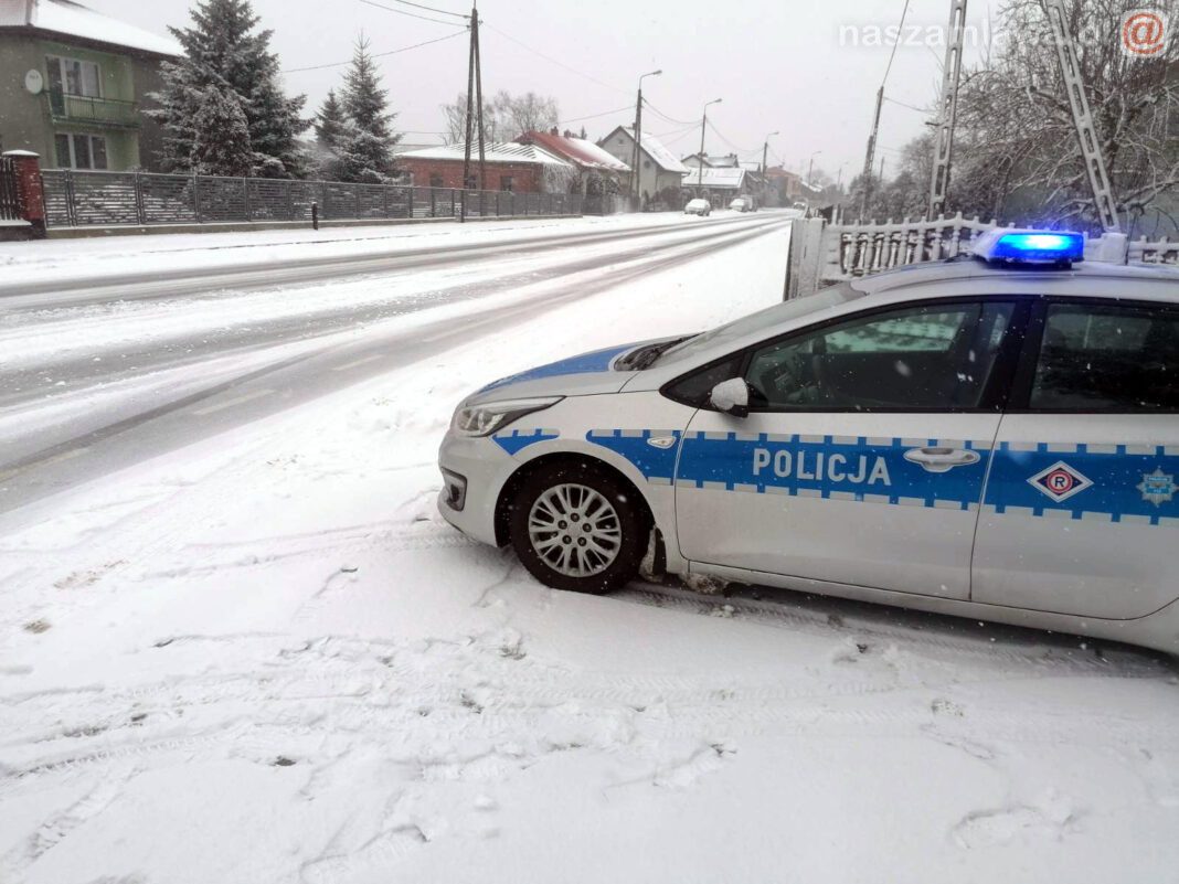 policja na drodze zimą